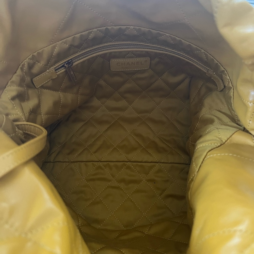 Chanel ‘22 Hobo - Yellow (size small) - Picture 5 of 7